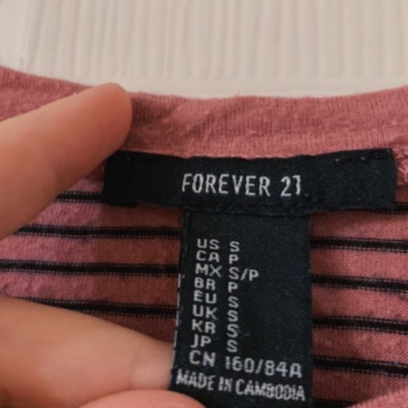 crop top - Picture 3 of 3